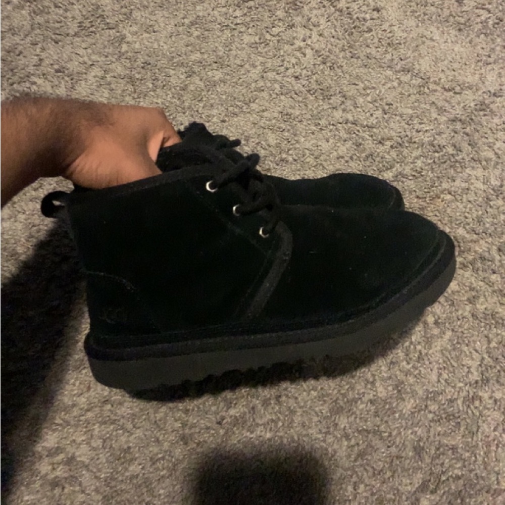 UGGS - Picture 4 of 6